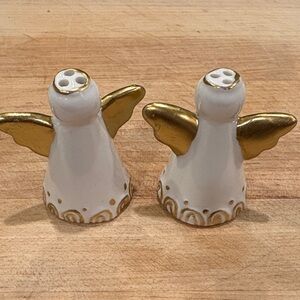 Cracker Barrel White and Gold Ceramic Angel Salt and Pepper Shakers